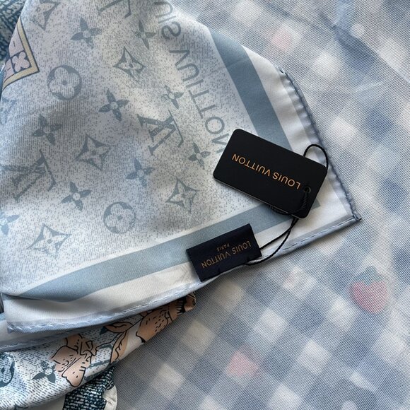 Louis Vuitton Scarf - Picture 5 of 5